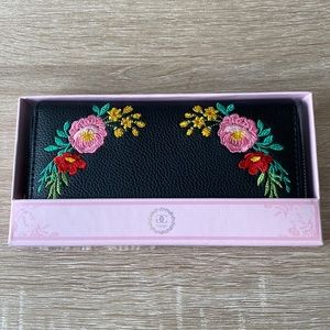 NWT Embroidered wallet with zipper closure